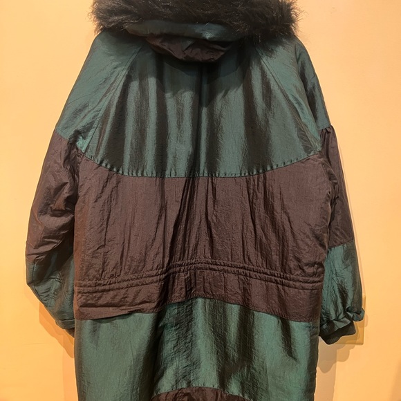 Atlantic Highlands Hooded Iridescent Insulated Parka Winter Coat, Size Medium - Picture 10 of 12